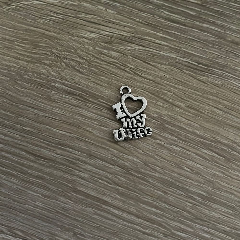 I LOVE MY WIFE KEYCHAIN(open to offers)